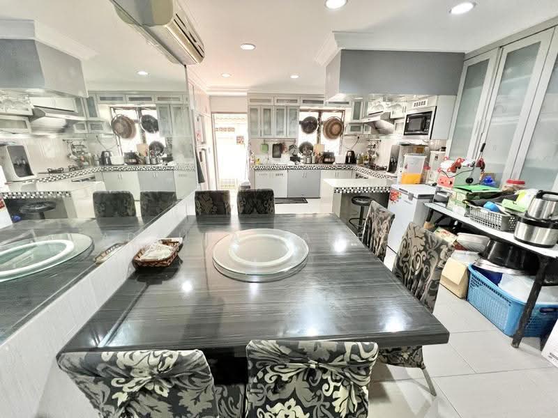 2.5-storey Terraced House for Sale in Taman Kosas (Ampang) - Adzura Zamedin - Kitchen - PropertyGuru.com.my