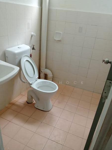 Apartment for Rent at Merpati Indah Apartment @ Bandar Putra Kulai - Meng Hock - Bathroom - PropertyGuru.com.my
