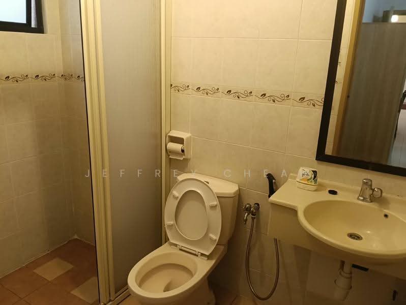 Kondominium untuk Disewa di Pelangi Astana - Jeffrey Cheah - Bathroom - PropertyGuru.com.my