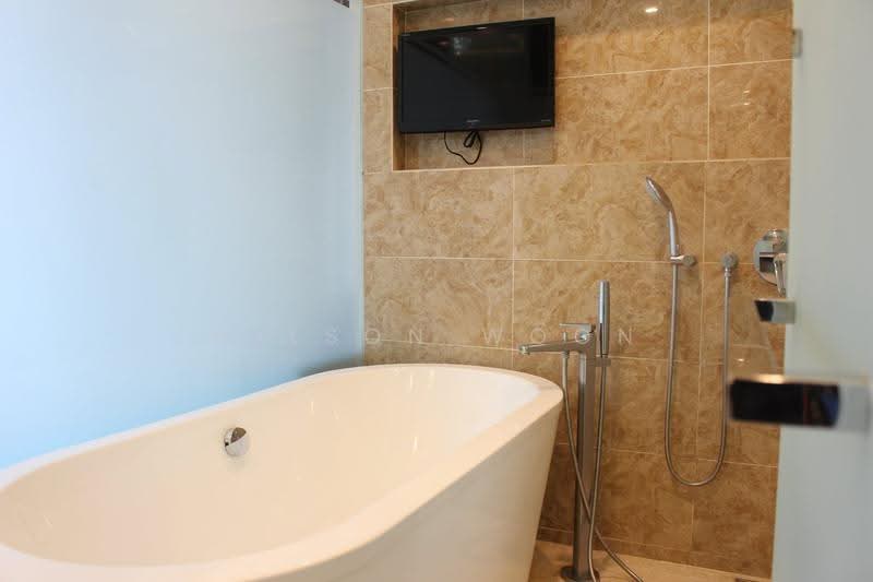 Service Residence for Sale at Dorsett Residences Bukit Bintang - Wilson Woon - Bathroom - PropertyGuru.com.my