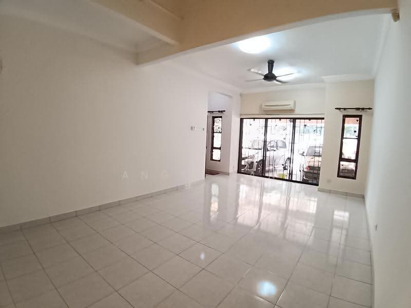 2-storey Terraced House for Sale in Bandar Kinrara Seksyen 6 (Bandar Kinrara) - Angel Tan - Living Room - PropertyGuru.com.my