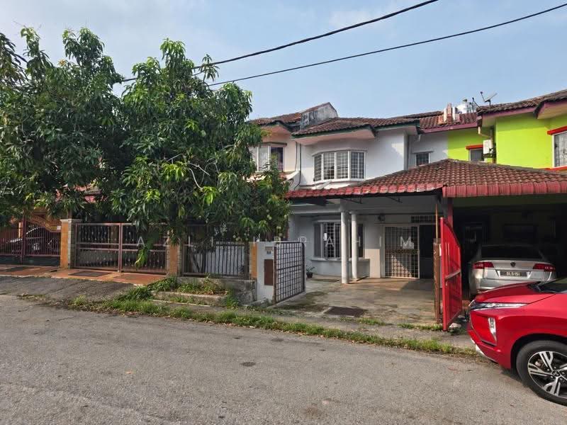 2-storey Terraced House for Sale in Seksyen 8 (Bangi) - Azli Ibrahim - Exterior - PropertyGuru.com.my
