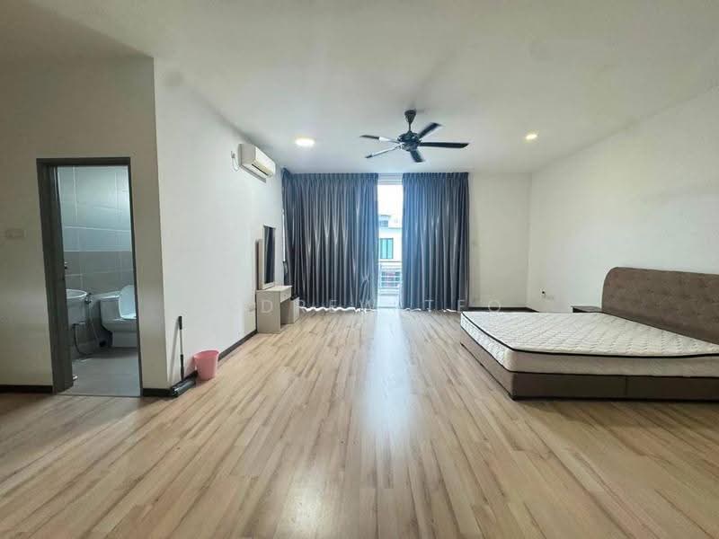 Cluster House for Rent in Taman Mount Austin (Tebrau) - Andrew Teo - Bathroom - PropertyGuru.com.my