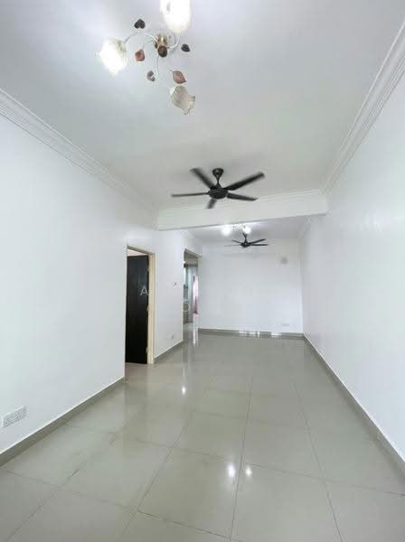 2-storey Terraced House for Sale in Taman Salak Selatan (Salak South) - Raymond Wong - Living Room - PropertyGuru.com.my