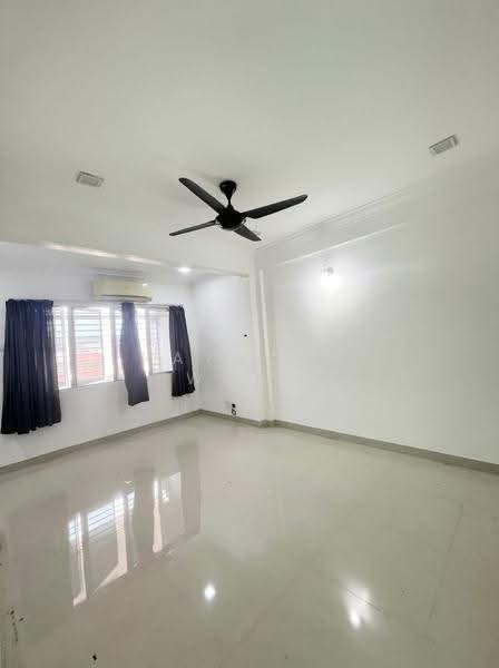 2-storey Terraced House for Sale in Taman Salak Selatan (Salak South) - Raymond Wong - Living Room - PropertyGuru.com.my