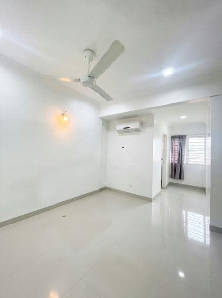 2-storey Terraced House for Sale in Taman Salak Selatan (Salak South) - Raymond Wong - Living Room - PropertyGuru.com.my