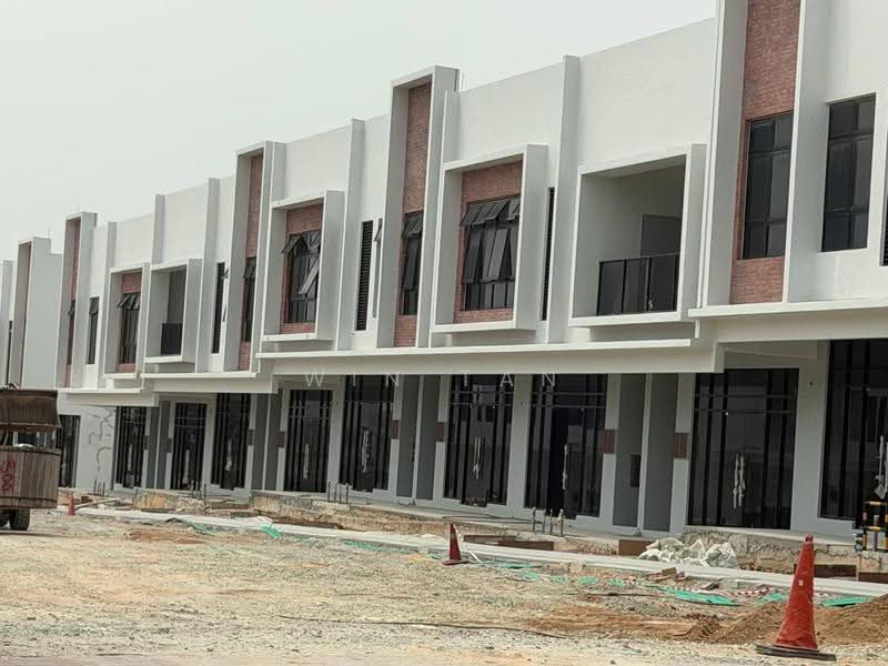 Shop for Rent in Taman Pelangi Indah (Ulu Tiram) - Win Tan - Exterior - PropertyGuru.com.my