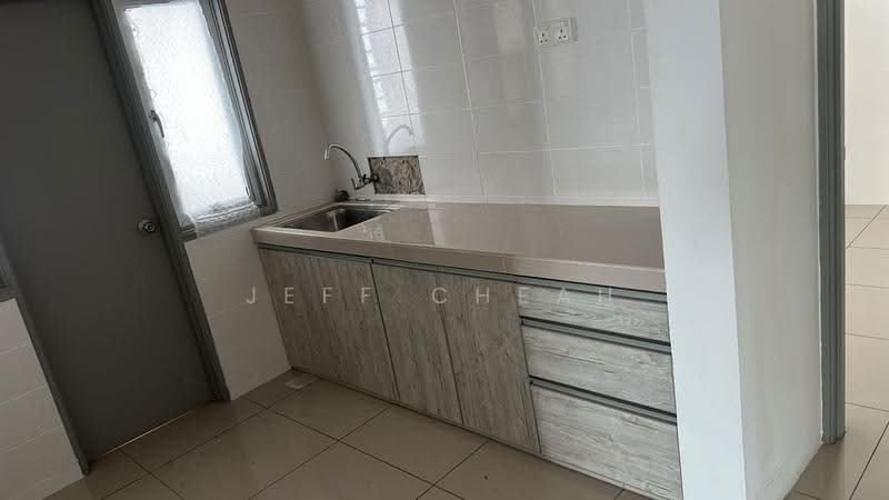 Kediaman Servis untuk Dijual di Silk Residence - Jeff Cheah - Kitchen - PropertyGuru.com.my