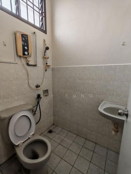 Rumah Teres 1.5-Tingkat untuk Disewa di Taman Pelangi Indah (Ulu Tiram) - Ray Tung - Bathroom - PropertyGuru.com.my