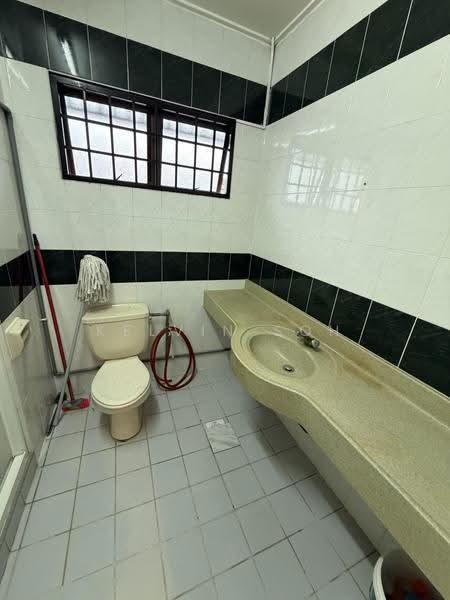 Rumah Teres 2-Tingkat untuk Disewa di Bandar Utama 4 (Bandar Utama) - Kelvin Soh - Bathroom - PropertyGuru.com.my