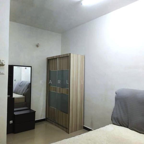 Flat for Sale at Flat Bukit Indah - Karl Lim - Bedroom - PropertyGuru.com.my