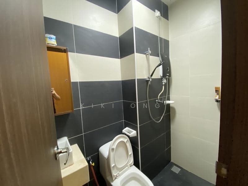 Kediaman Servis untuk Dijual di D'Secret Garden 2 (Pangsapuri Kempas Indah 2) - Kiki Ong - Bathroom - PropertyGuru.com.my