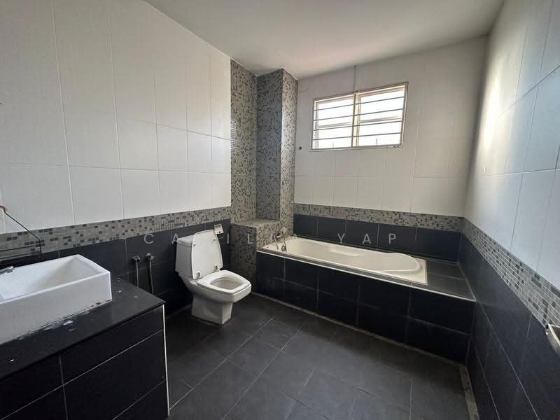 3-storey Terraced House for Rent in Taman Halimahton (Seputeh) - Camilia Yap - Bathroom - PropertyGuru.com.my