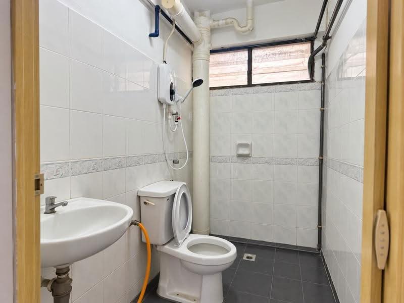 Pangsapuri untuk Disewa di Pangsapuri Ria Apartment C (Ruby Tower) - Jia Ying - Bathroom - PropertyGuru.com.my