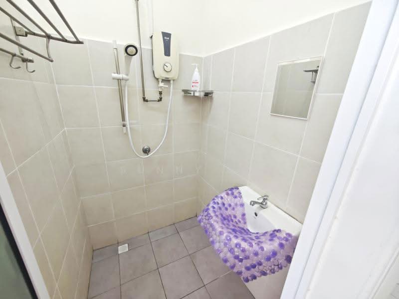 Pangsapuri untuk Dijual di Skyridge Apartment - Sunny Lai - Bathroom - PropertyGuru.com.my