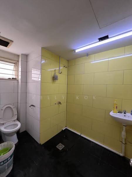 Kedai untuk Dijual di Kampung Baru Sungai Buloh (Seksyen U19) (Sungai Buloh) - Kelly Kok - Bathroom - PropertyGuru.com.my