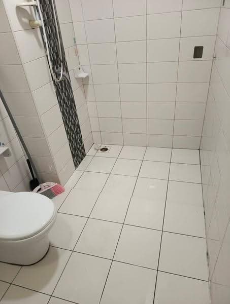 Kediaman Servis untuk Dijual di Greenfield Regency - Yvonne Lim - Bathroom - PropertyGuru.com.my