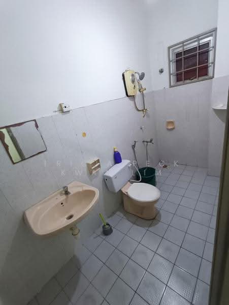Rumah Teres 2-Tingkat untuk Disewa di Bandar Utama 1 (Bandar Utama) - Tricia Peck Kwan Lim - Bathroom - PropertyGuru.com.my