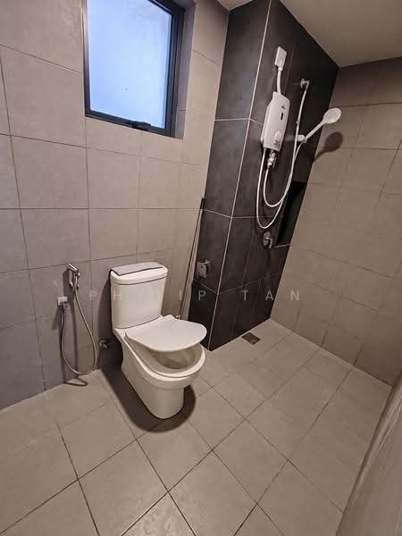 Service Residence for Sale at D'Cosmos Residences - Philip Tan - Bathroom - PropertyGuru.com.my
