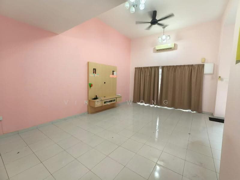 2.5-storey Terraced House for Sale in Taman Putra Prima (Puchong) - Vince Wong - Living Room - PropertyGuru.com.my