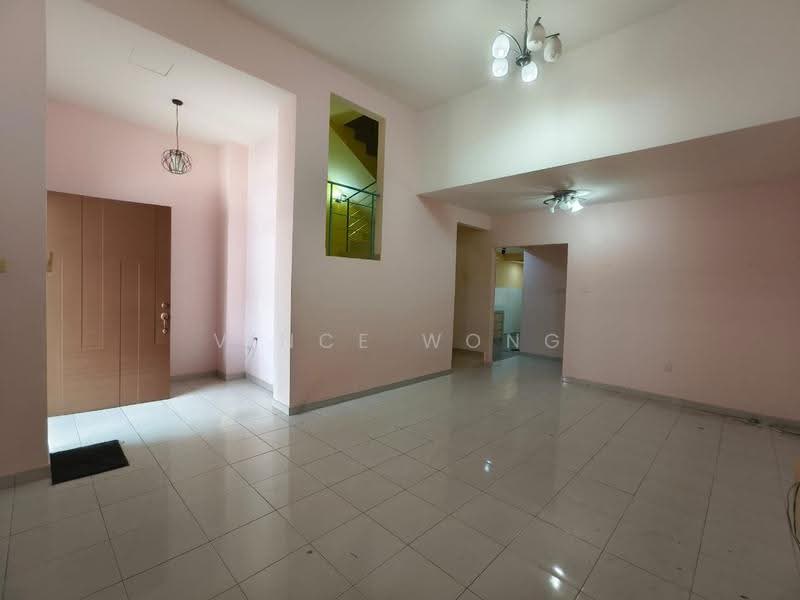 2.5-storey Terraced House for Sale in Taman Putra Prima (Puchong) - Vince Wong - Living Room - PropertyGuru.com.my