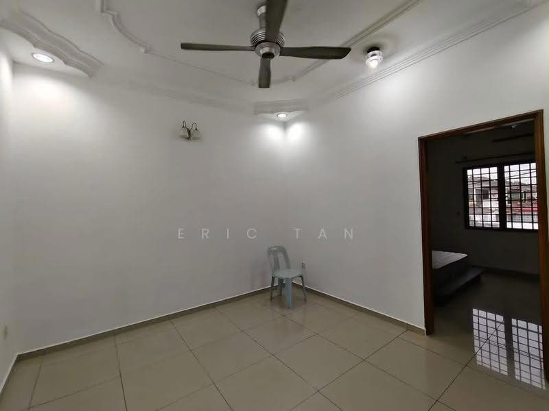 2-storey Terraced House for Rent in Taman Putri Kulai (Kulai) - Eric Tan - Living Room - PropertyGuru.com.my
