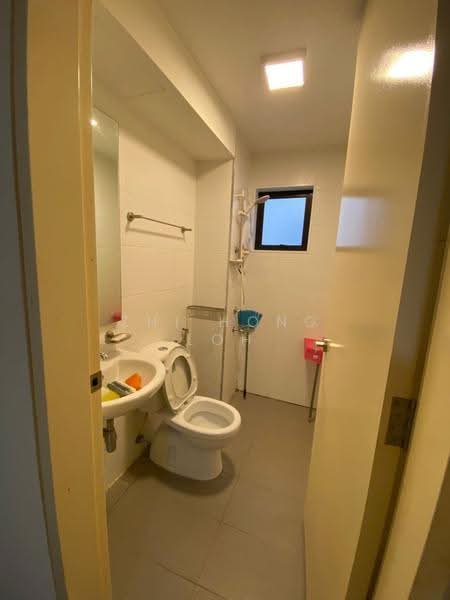 Condominium for Rent at Nadayu62 - Zhi Hong Loh - Bathroom - PropertyGuru.com.my