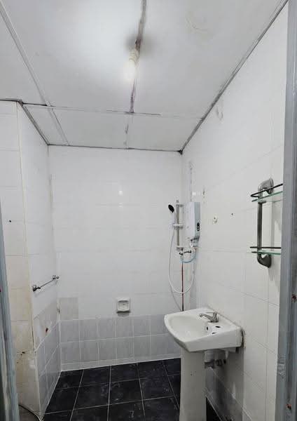 Kondominium untuk Disewa di Golden City - Kelly Kok - Bathroom - PropertyGuru.com.my