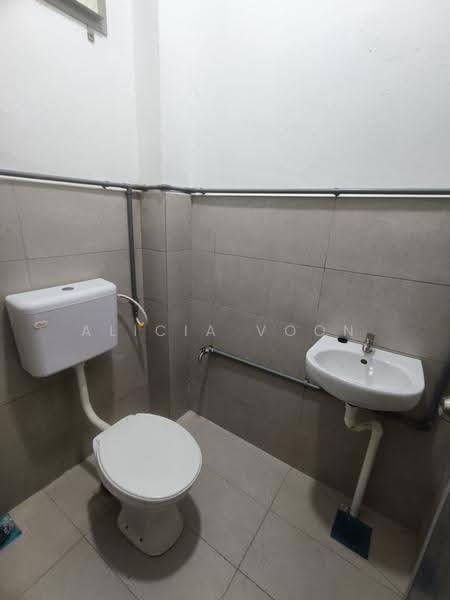 Kedai / Pejabat untuk Disewa di Taman Setia Indah (Tebrau) - Alicia Voon - Bathroom - PropertyGuru.com.my