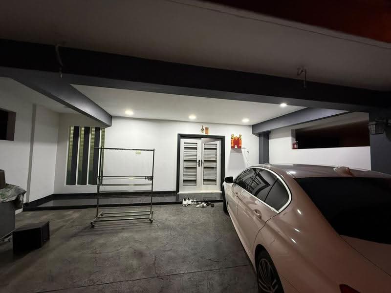 2.5-storey Terraced House for Sale in Bandar Bukit Raja (Klang) - Ethan Ting - Car Park - PropertyGuru.com.my