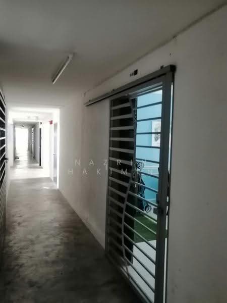 Pangsapuri untuk Disewa di Residensi Laguna Biru 2 - Nazrin Hakimin - Corridor - PropertyGuru.com.my