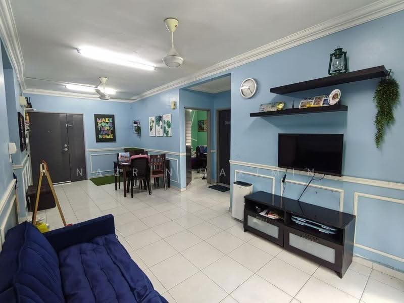 Pangsapuri untuk Disewa di Residensi Laguna Biru 2 - Nazrin Hakimin - Living Room - PropertyGuru.com.my