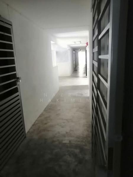 Pangsapuri untuk Disewa di Residensi Laguna Biru 2 - Nazrin Hakimin - Corridor - PropertyGuru.com.my