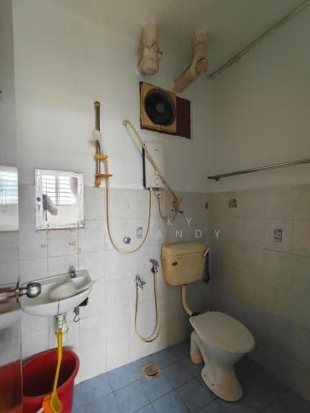 Pangsapuri untuk Disewa di Villa Krystal @ Bandar Selesa Jaya - Basky Muniandy - Bathroom - PropertyGuru.com.my
