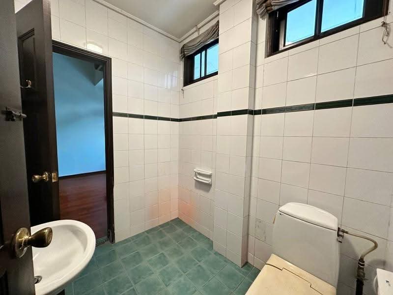Semi-Detached House for Sale in Taman Pelangi (Johor Bahru) - Max Lam - Bathroom - PropertyGuru.com.my