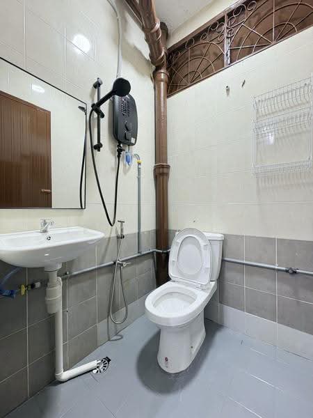 Rumah Teres 2-Tingkat untuk Disewa di Subang Jaya (Selangor) - Jeron Teoh - Bathroom - PropertyGuru.com.my
