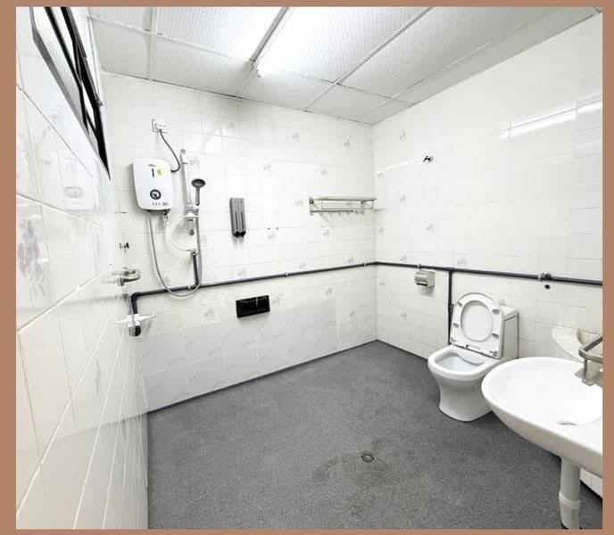 Semi-Detached House for Rent in Taman Melor (Ipoh) - Zoie Law - Bathroom - PropertyGuru.com.my