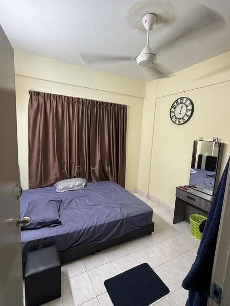 Pangsapuri untuk Dijual di Bayu Puteri 2 - John Lim - Bedroom - PropertyGuru.com.my