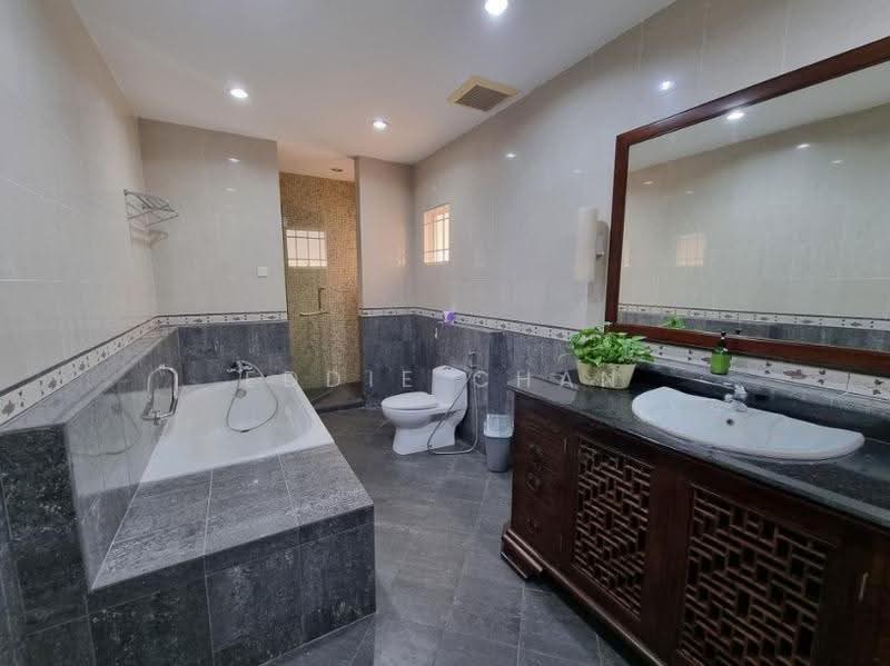 Rumah Banglo untuk Dijual di Ampang Jaya (Ampang) - Eddie Chan - Bathroom - PropertyGuru.com.my