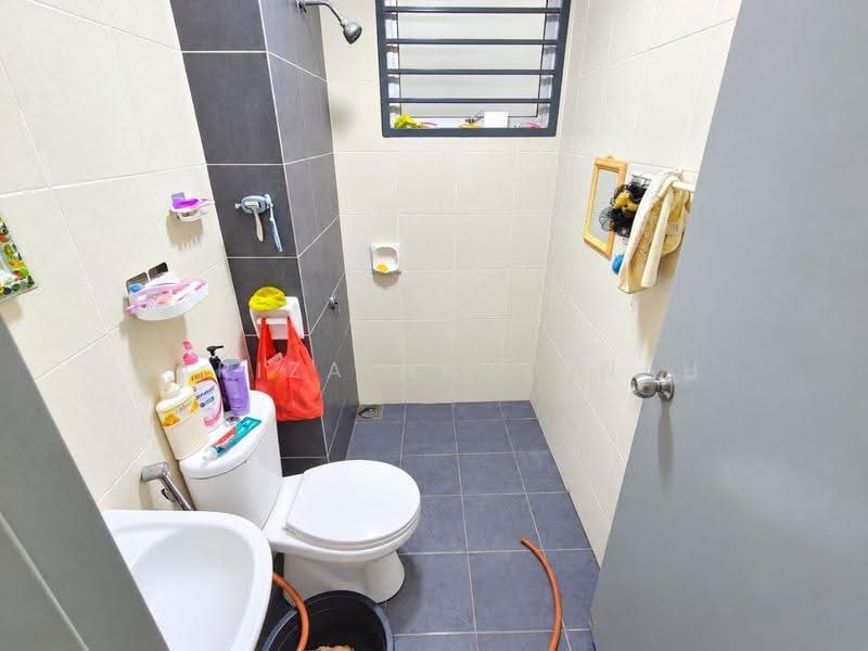 Rumah Bandar untuk Dijual di Kuala Selangor (Selangor) - Sariza Hartanah - Bathroom - PropertyGuru.com.my