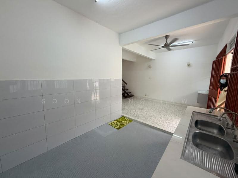 Rumah Berkembar untuk Dijual di Taman Desa Ros (Kajang) - Soon Sheng Law - Kitchen - PropertyGuru.com.my
