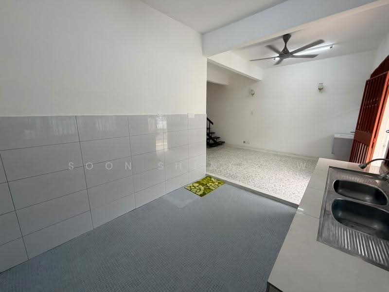 Rumah Berkembar untuk Dijual di Taman Desa Ros (Kajang) - Soon Sheng Law - Kitchen - PropertyGuru.com.my