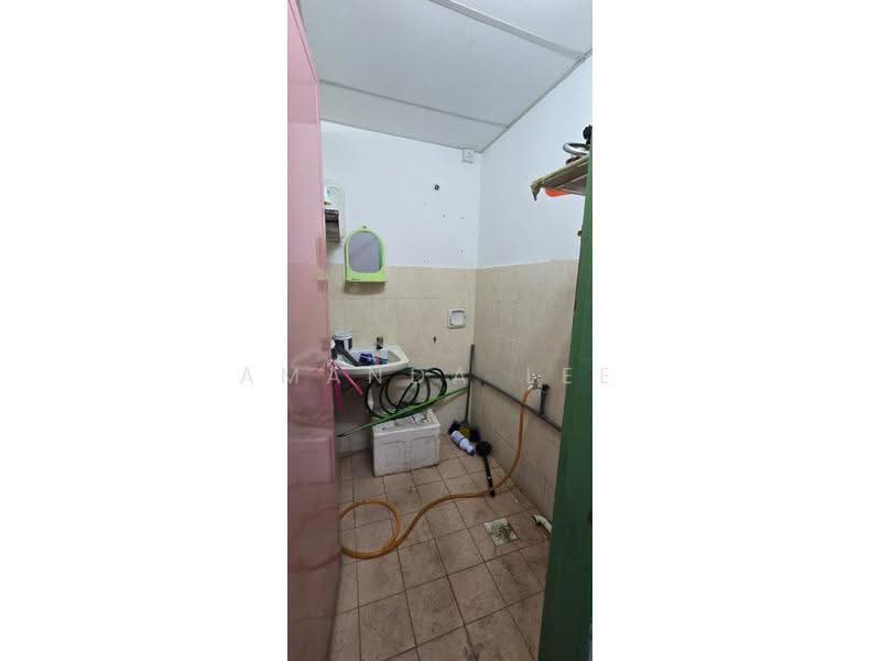Kedai untuk Disewa di Galing (Kuantan) - Amanda Lee - Bathroom - PropertyGuru.com.my