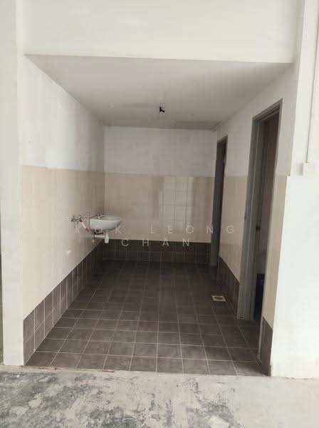 Kedai / Pejabat untuk Dijual di Kemuning Utama (Shah Alam) - Kok Leong Chan - Bathroom - PropertyGuru.com.my