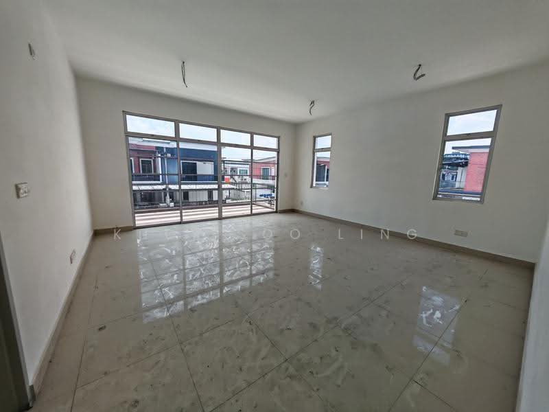 2-storey Terraced House for Sale in Bandar Indahpura (Kulai) - Khor Soo Ling - Living Room - PropertyGuru.com.my