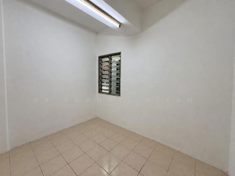 Shop for Sale in Seksyen 15 (Shah Alam) - Dr Shahril Nizam - Interior - PropertyGuru.com.my