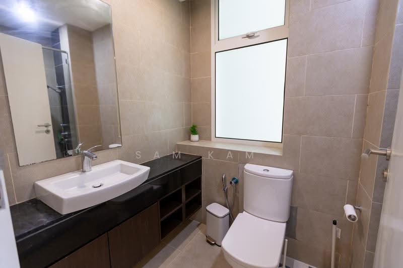 Kondominium untuk Dijual di Gurney Paragon - Sam Kam - Bathroom - PropertyGuru.com.my