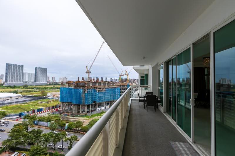 Kondominium untuk Dijual di Gurney Paragon - Sam Kam - Balcony - PropertyGuru.com.my