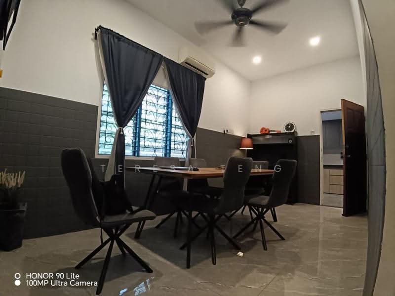 Rumah Banglo untuk Disewa di Taman Melawis (Klang) - Teresa Teng - Dining Room - PropertyGuru.com.my
