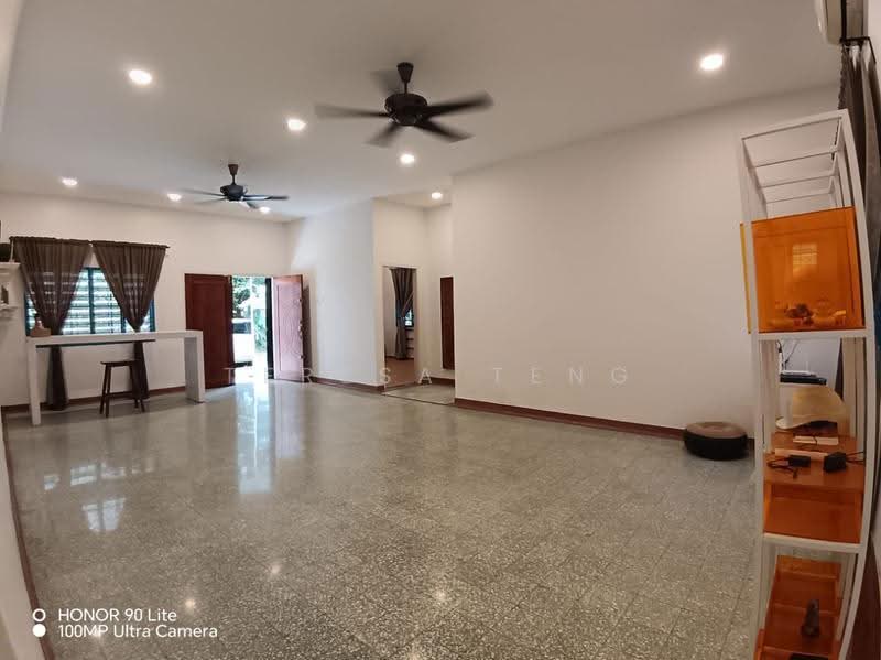 Rumah Banglo untuk Disewa di Taman Melawis (Klang) - Teresa Teng - Living Room - PropertyGuru.com.my